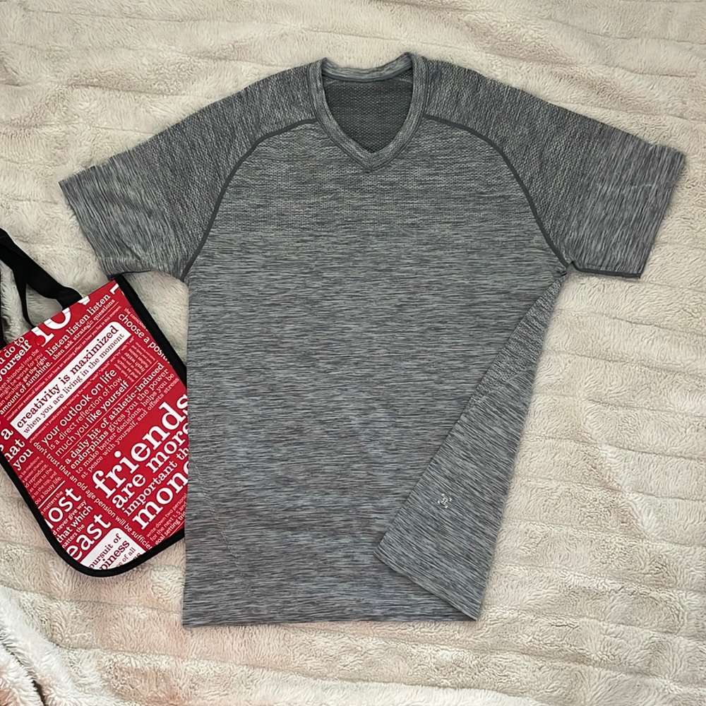 Lululemon Men’s Metal Tech V Neck Short Sleeve T Shirt